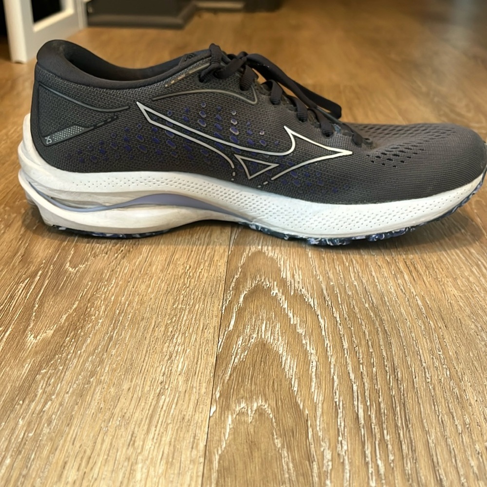 Mizuno Wave Rider 25